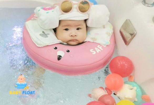 Dịch Vụ Bơi Float Cho Bé